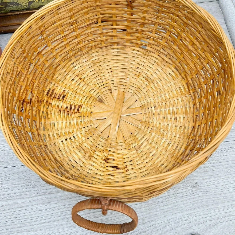 Vintage Handwoven Wicker Basket:‎ Farmhouse Decor